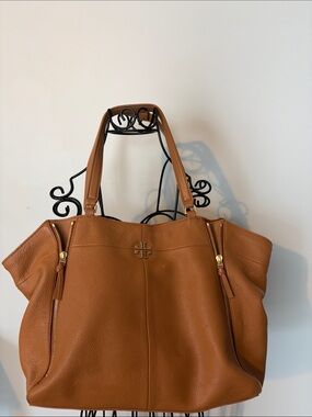 Tory Burch Brown Leather Tote  purse shoulder hand bag gold emblem